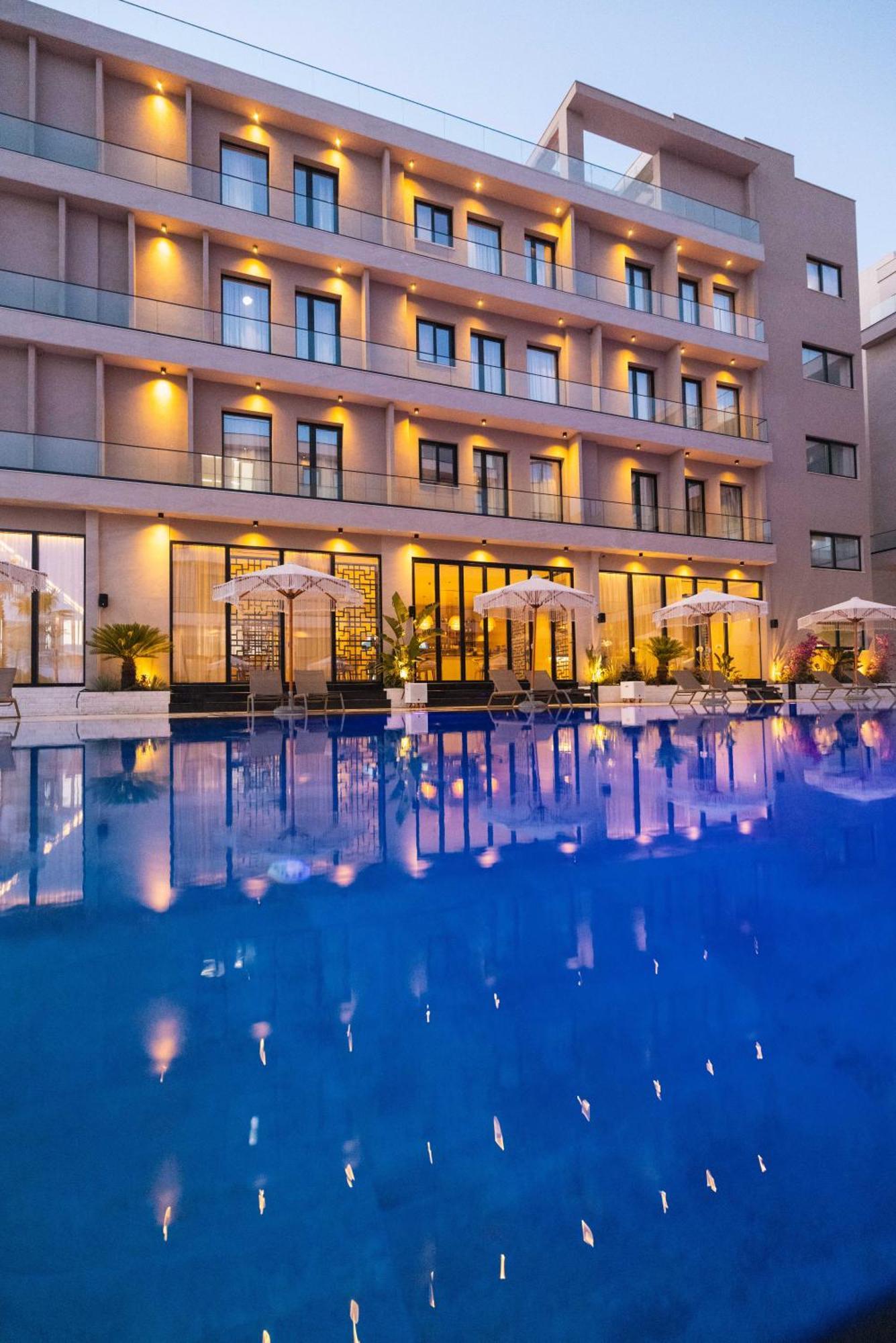 Tris3 Hotel Radhime Bagian luar foto