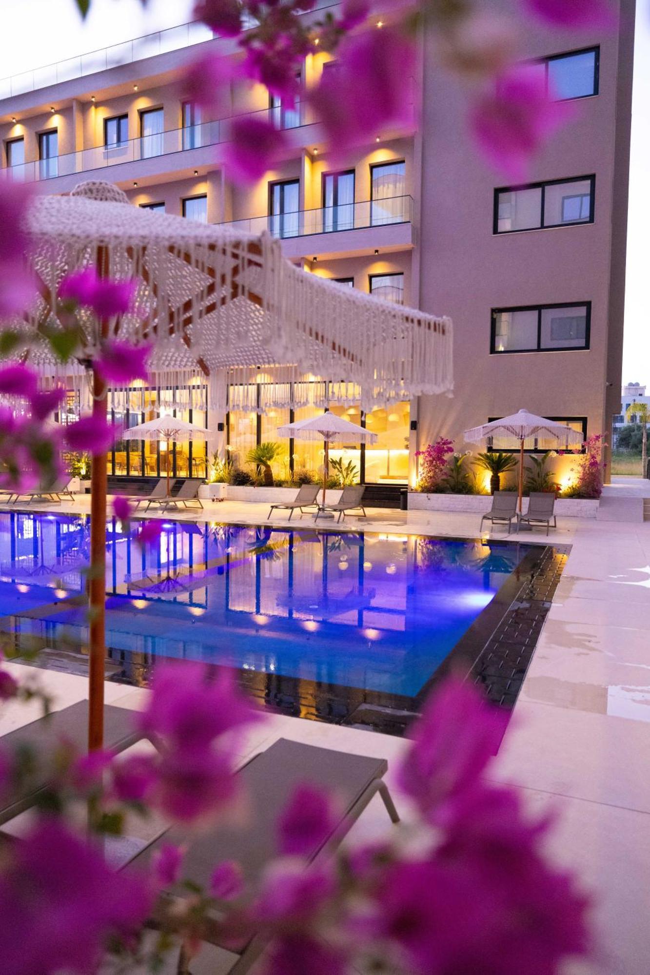 Tris3 Hotel Radhime Bagian luar foto