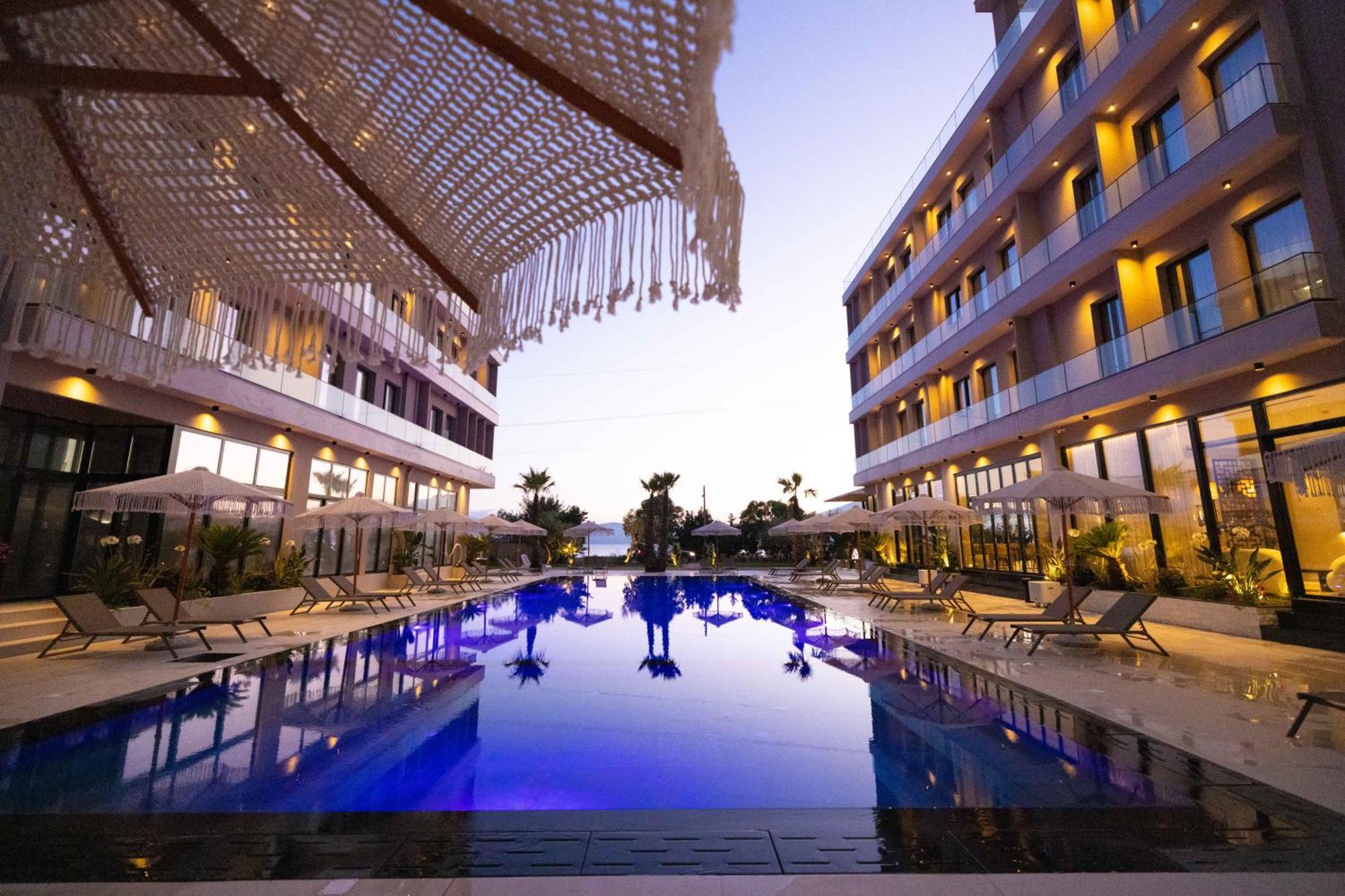 Tris3 Hotel Radhime Bagian luar foto