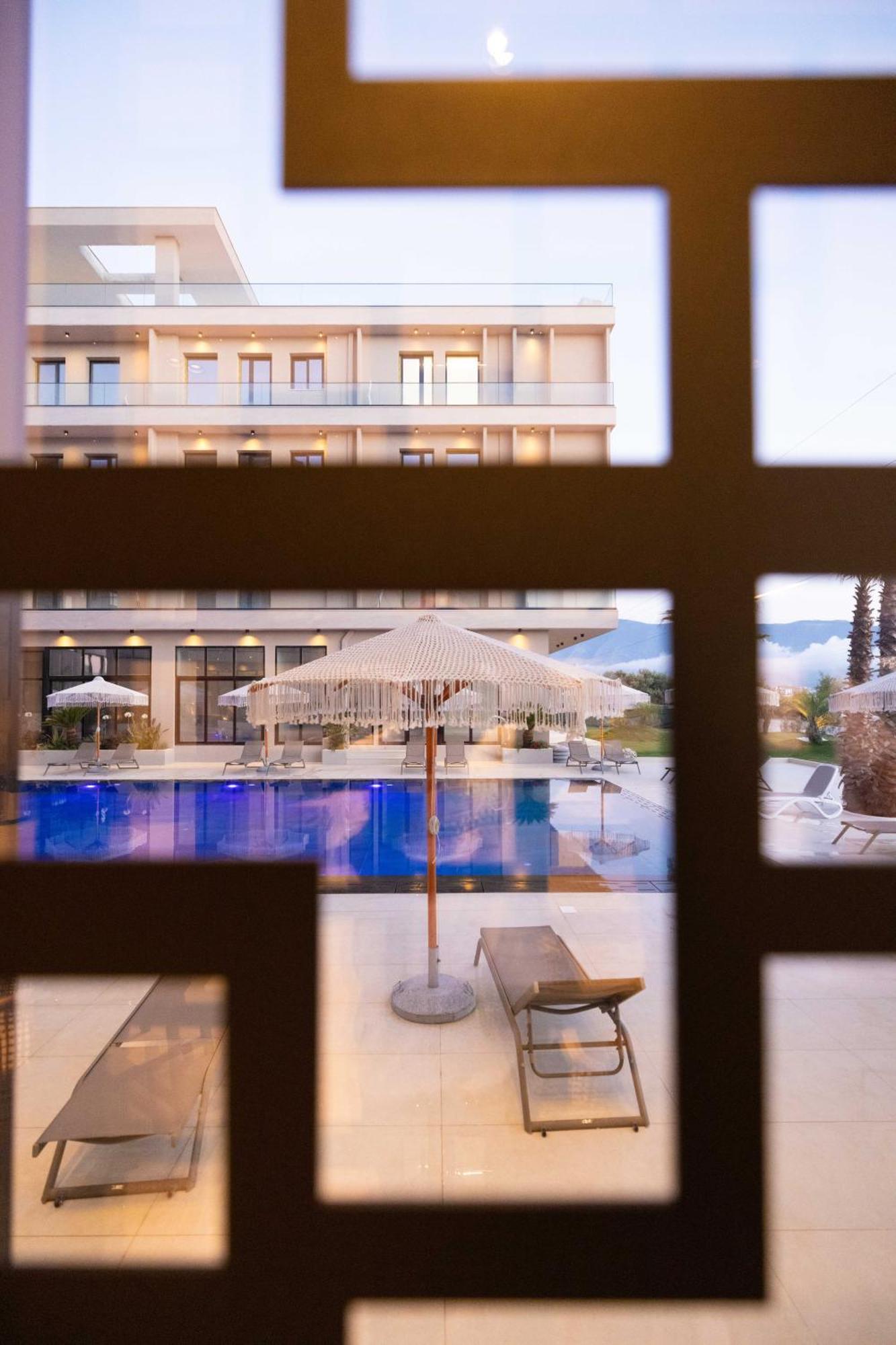 Tris3 Hotel Radhime Bagian luar foto