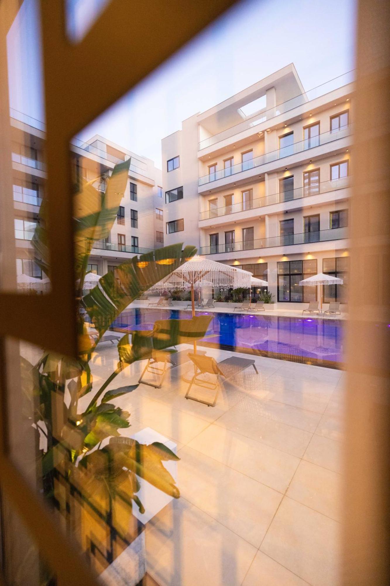 Tris3 Hotel Radhime Bagian luar foto