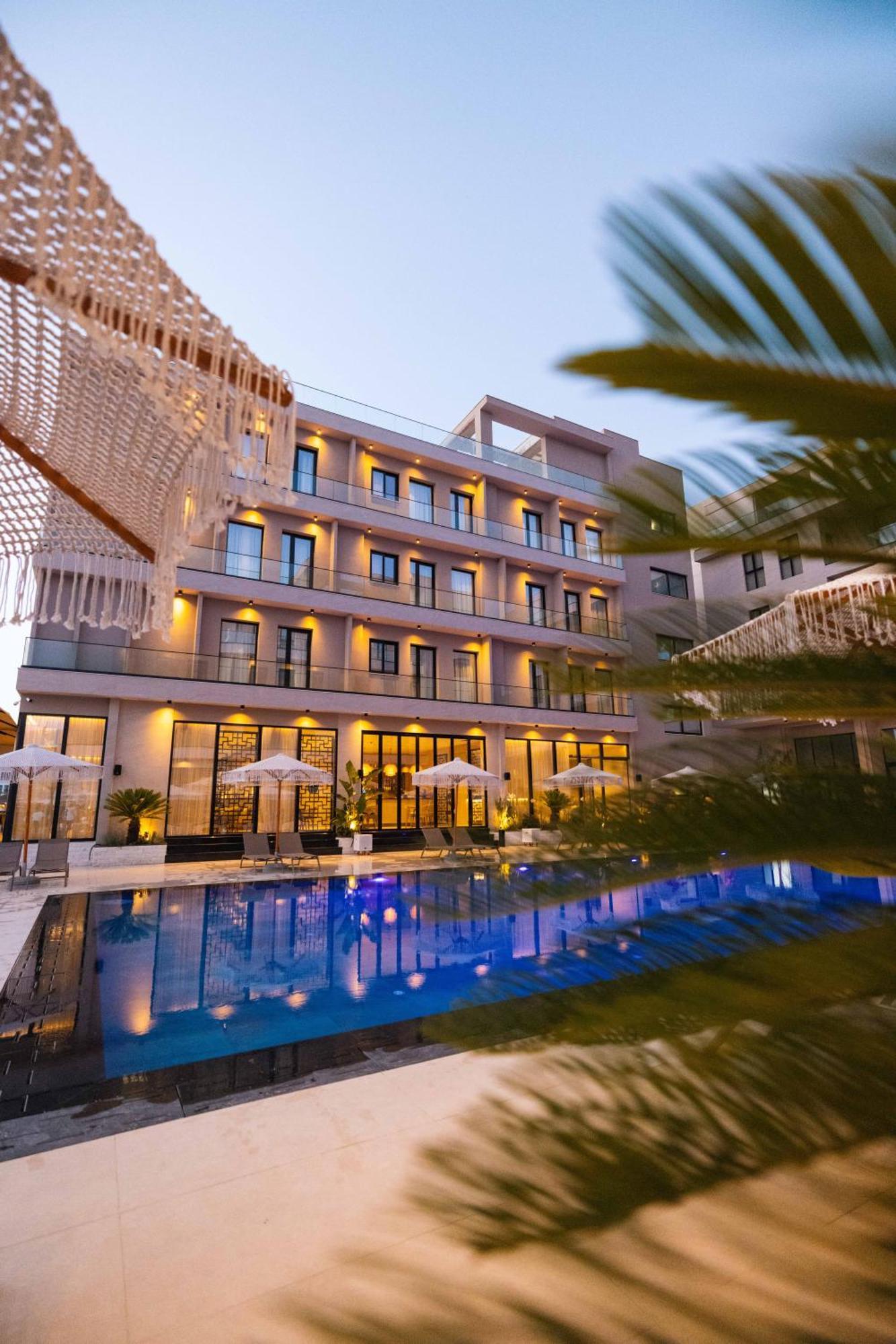 Tris3 Hotel Radhime Bagian luar foto