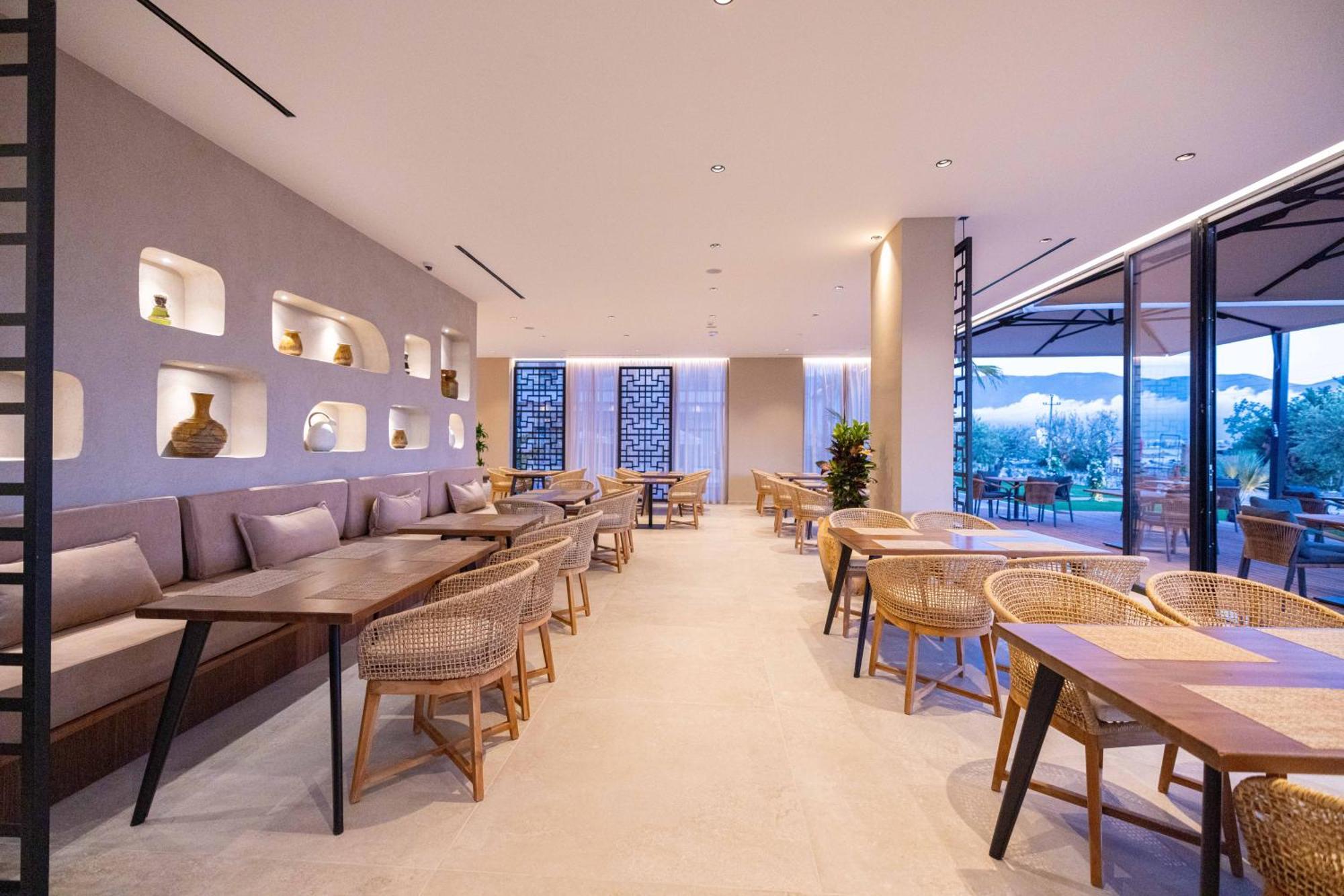 Tris3 Hotel Radhime Bagian luar foto