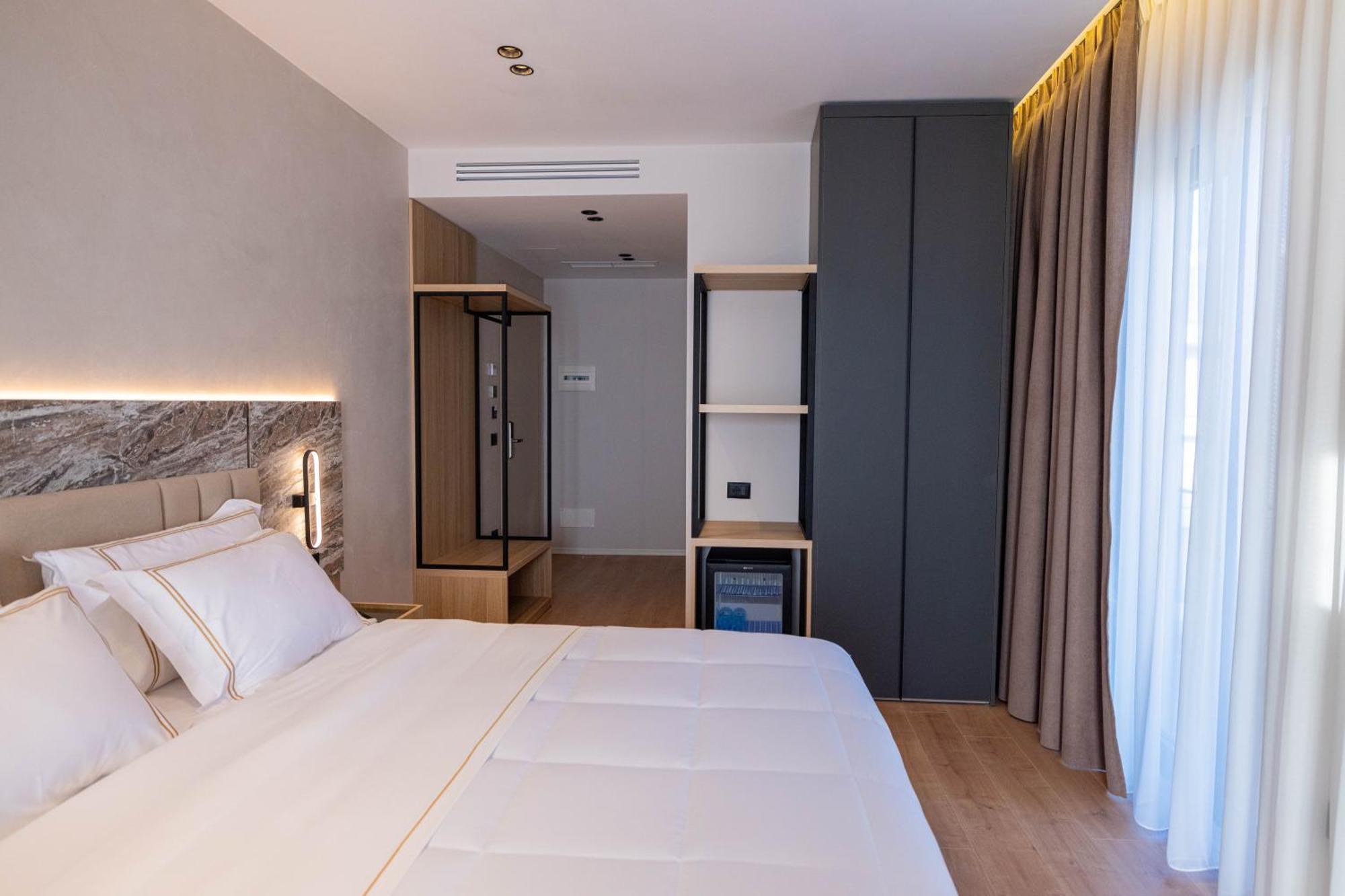 Tris3 Hotel Radhime Bagian luar foto