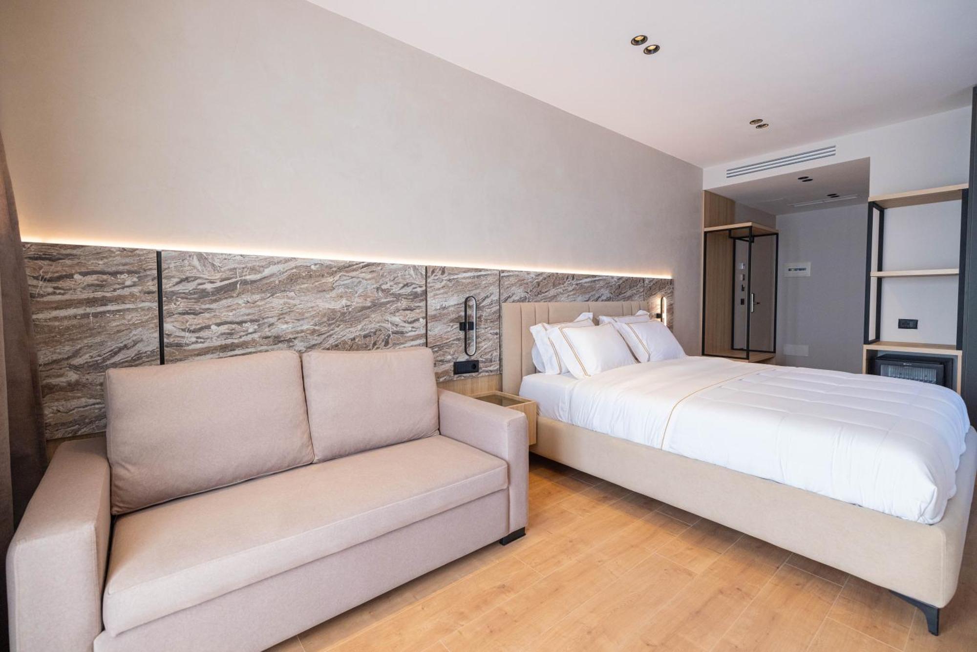 Tris3 Hotel Radhime Bagian luar foto