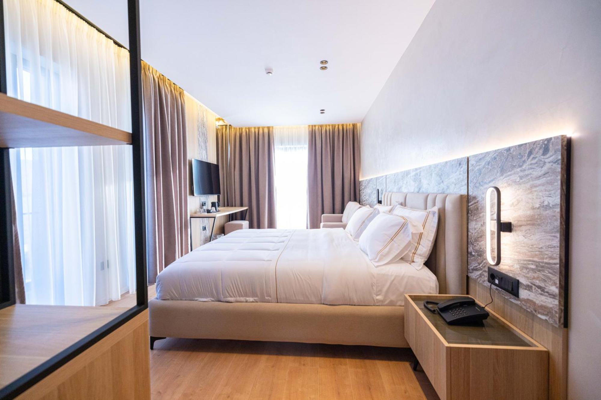 Tris3 Hotel Radhime Bagian luar foto