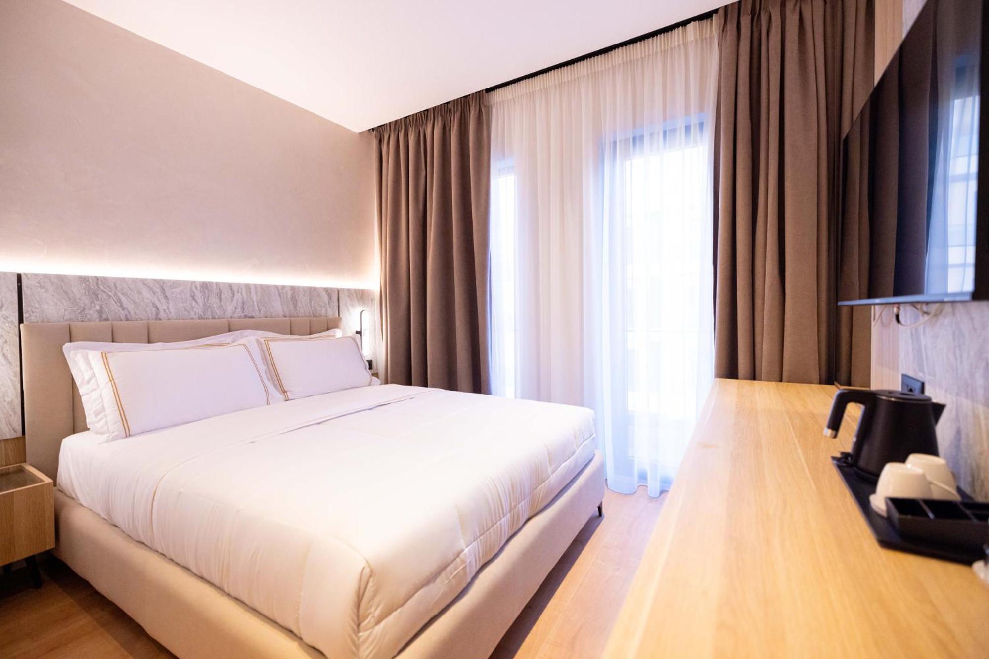 Tris3 Hotel Radhime Bagian luar foto