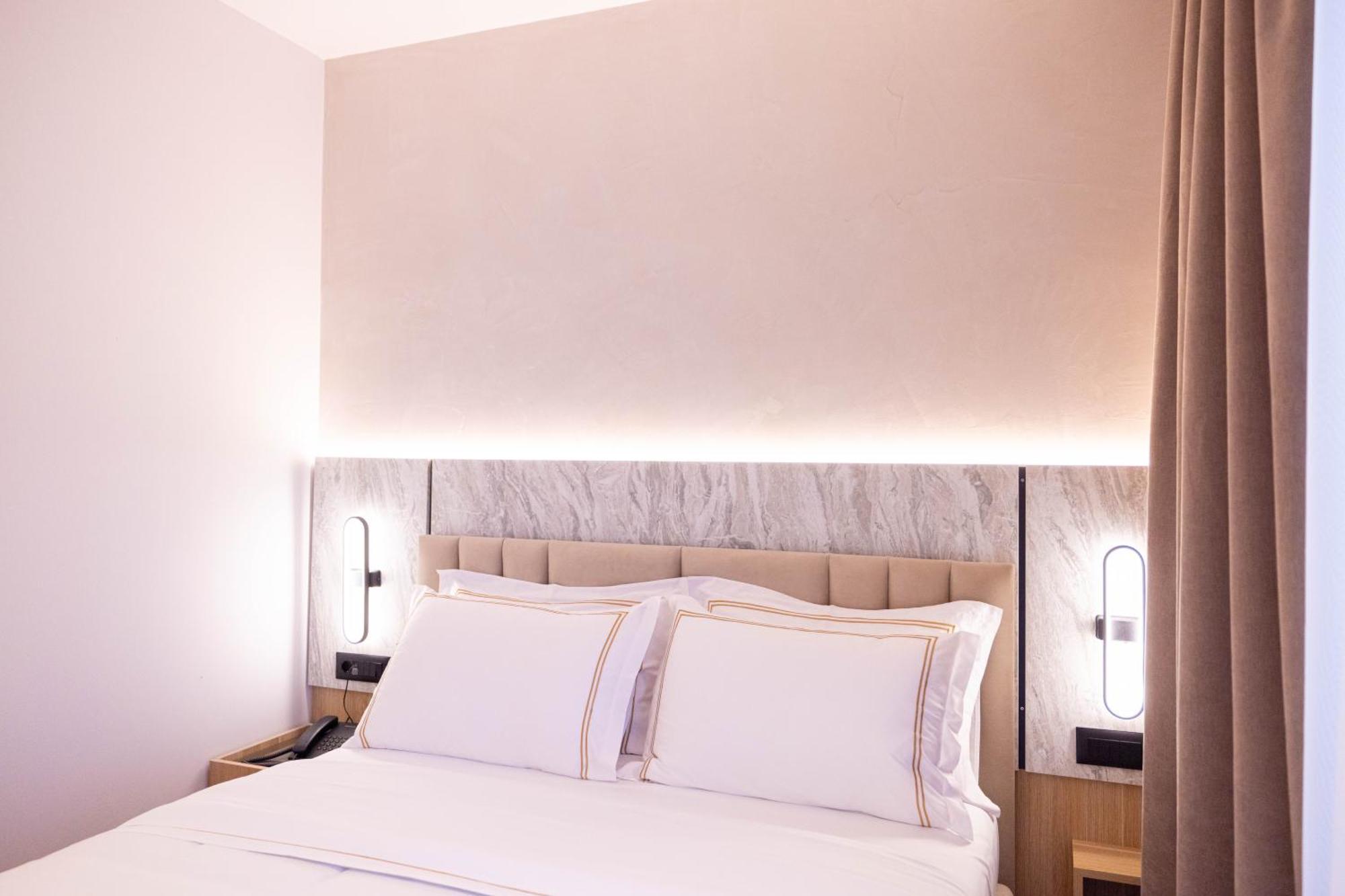 Tris3 Hotel Radhime Bagian luar foto