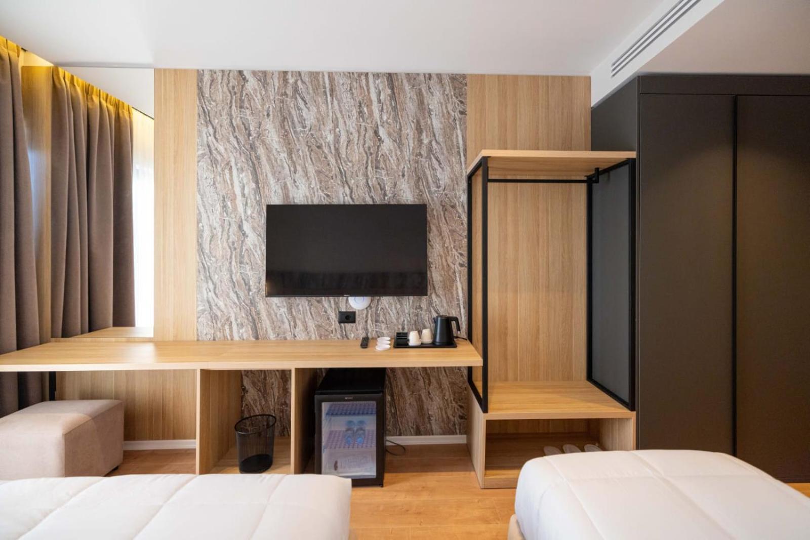 Tris3 Hotel Radhime Bagian luar foto