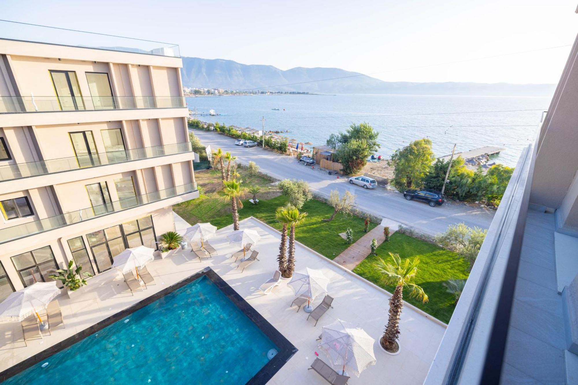 Tris3 Hotel Radhime Bagian luar foto
